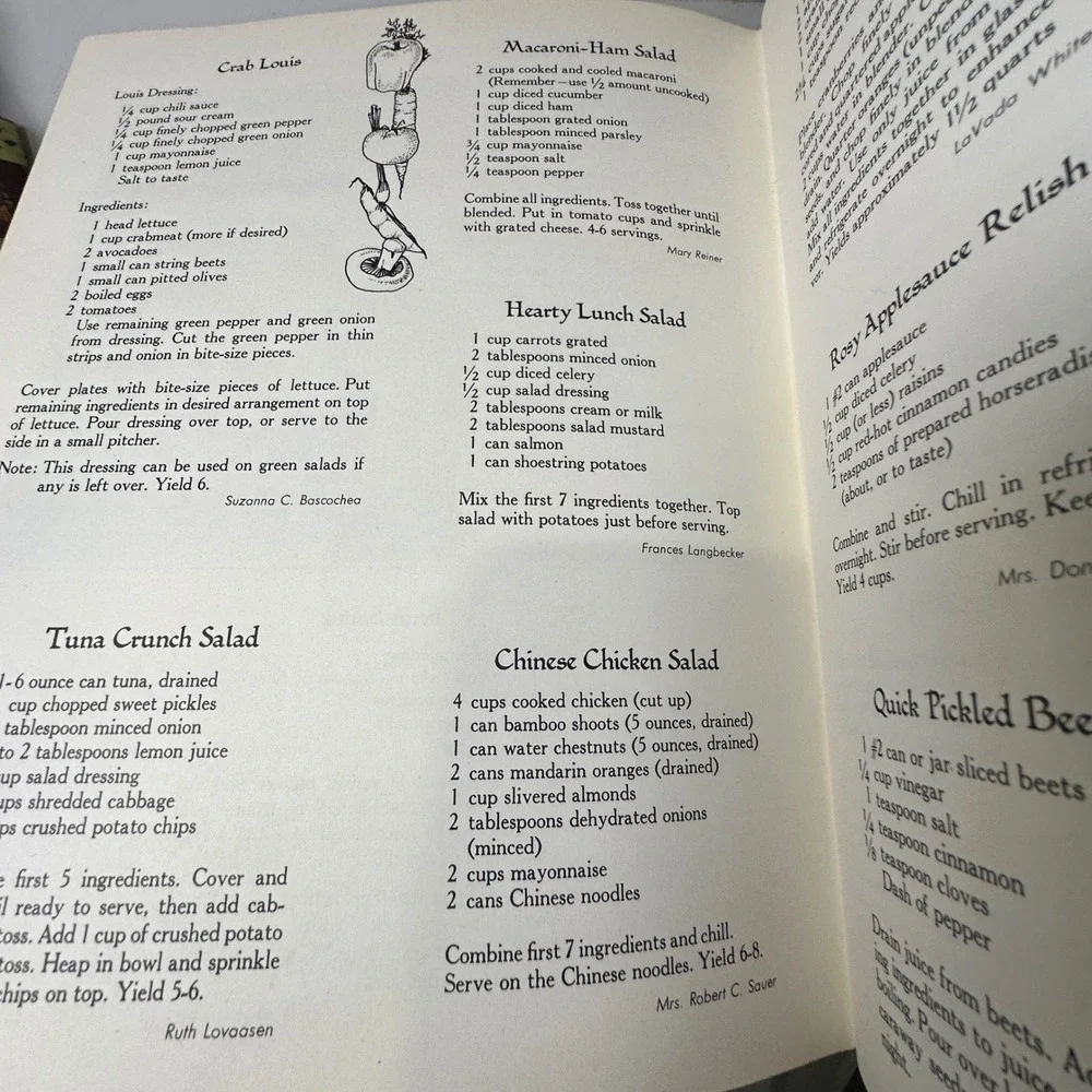 Vintage 1972 The Ideals Family‎ Cookbook Maryjane Hooper Tonn Retro Recipes